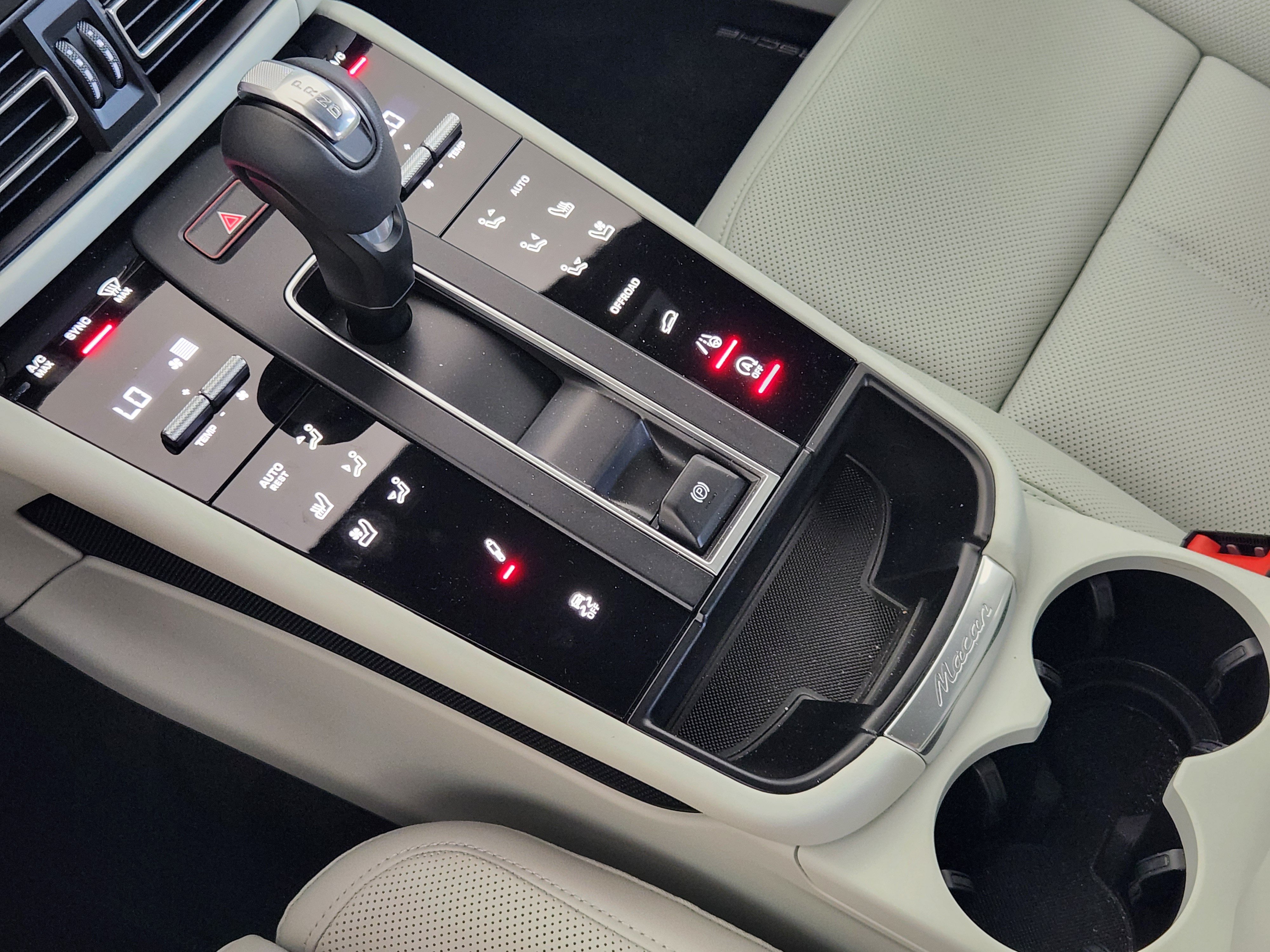 Certified 2023 Porsche Macan S AWD/4WD image 23