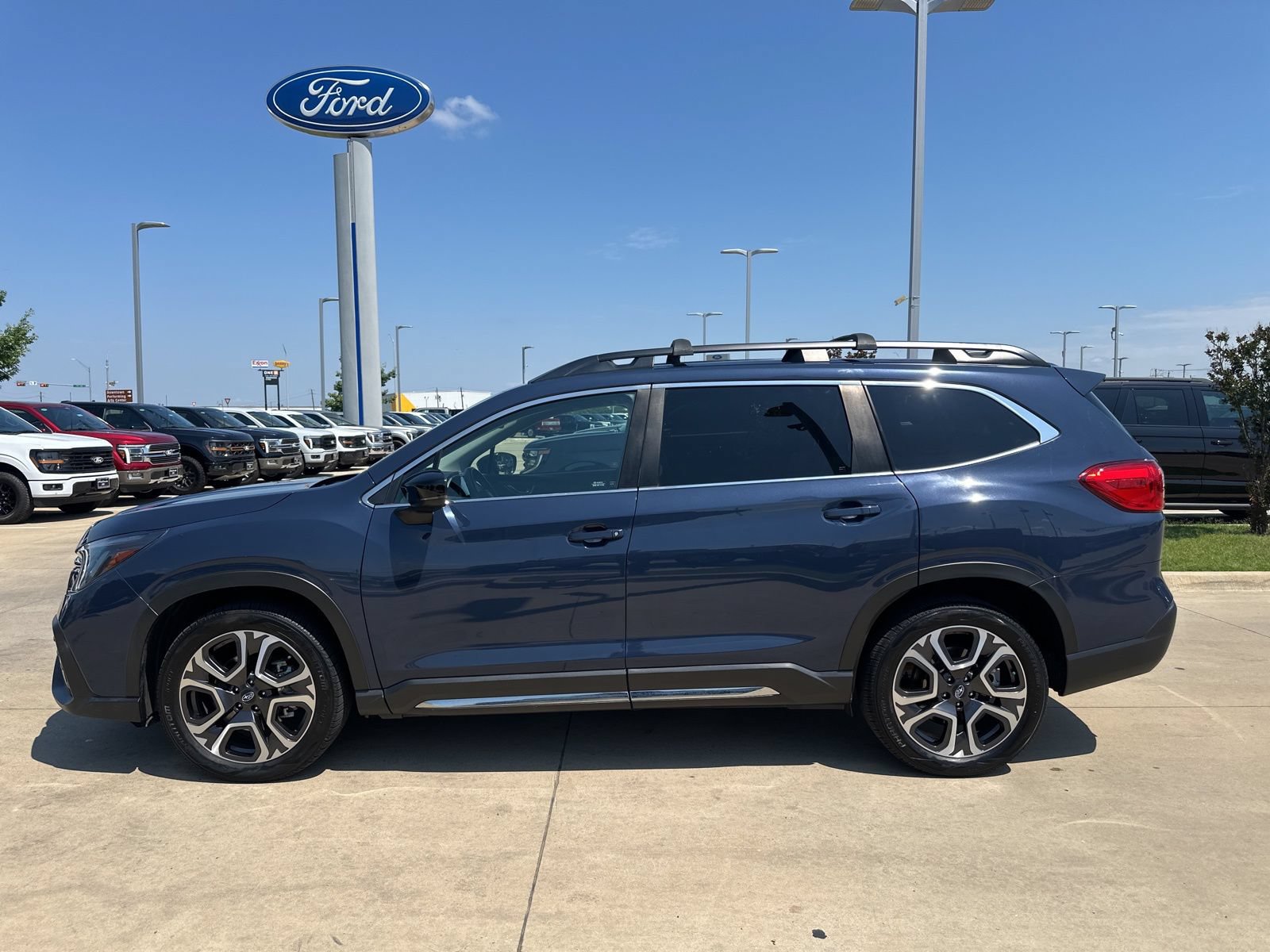 Used 2024 Subaru Ascent Limited AWD/4WD image 2