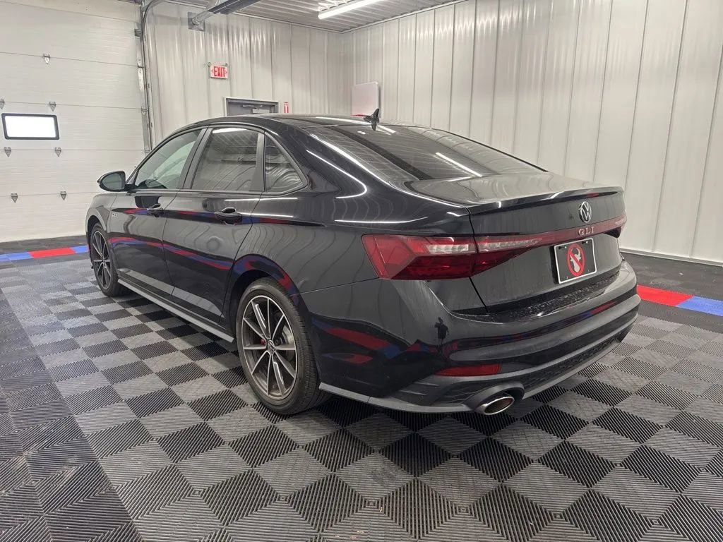Used 2025 Volkswagen Jetta GLI Autobahn FWD image 6