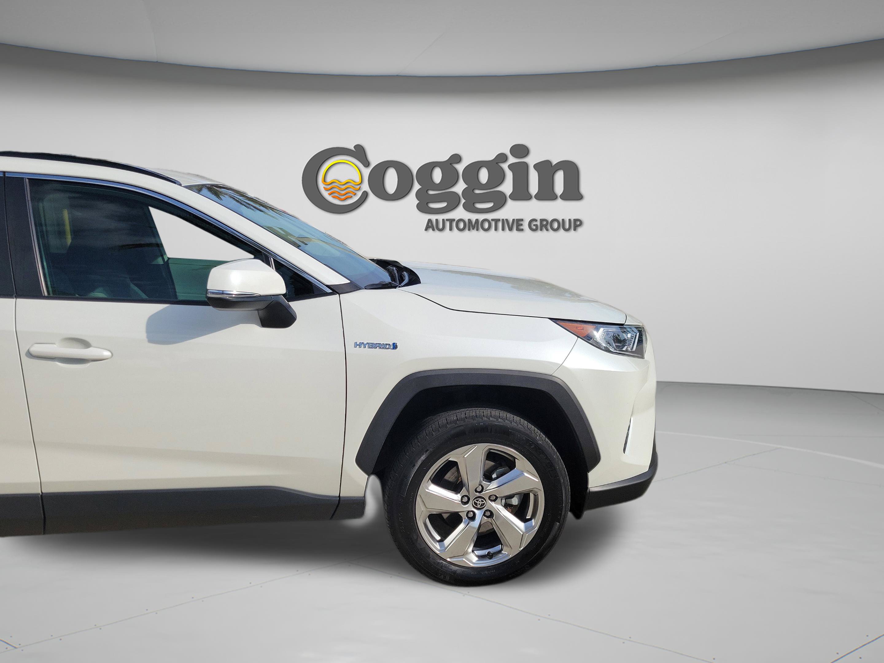 Certified 2021 Toyota RAV4 XLE Premium AWD/4WD image 32