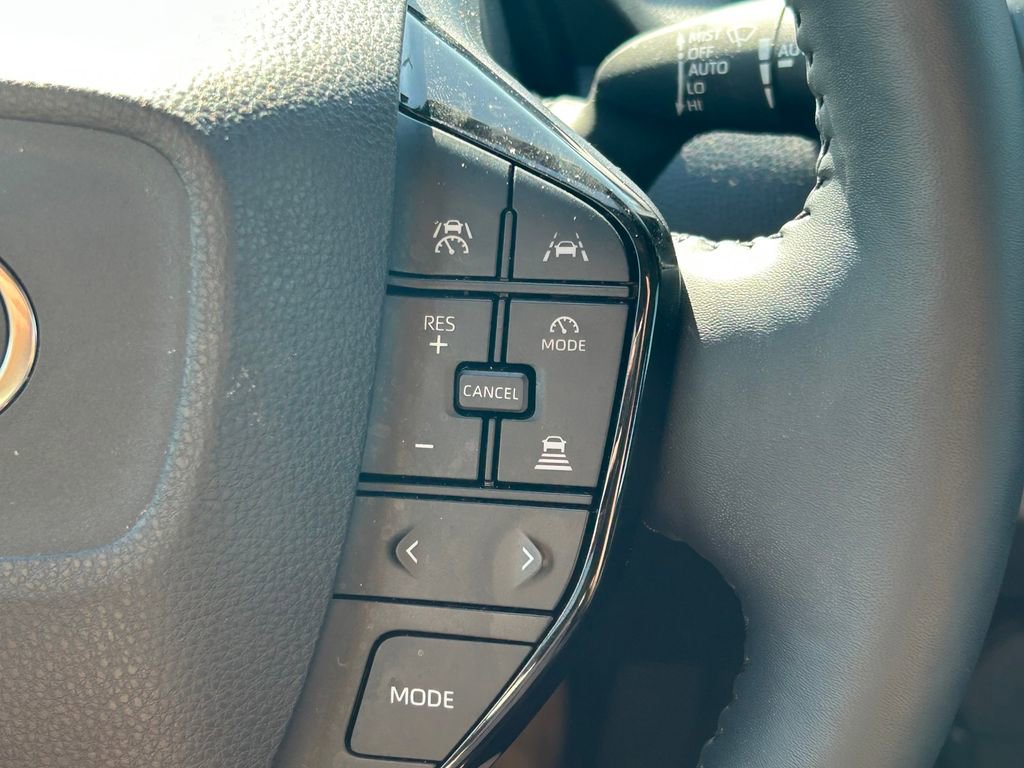 Used 2025 Toyota Prius XLE image 37