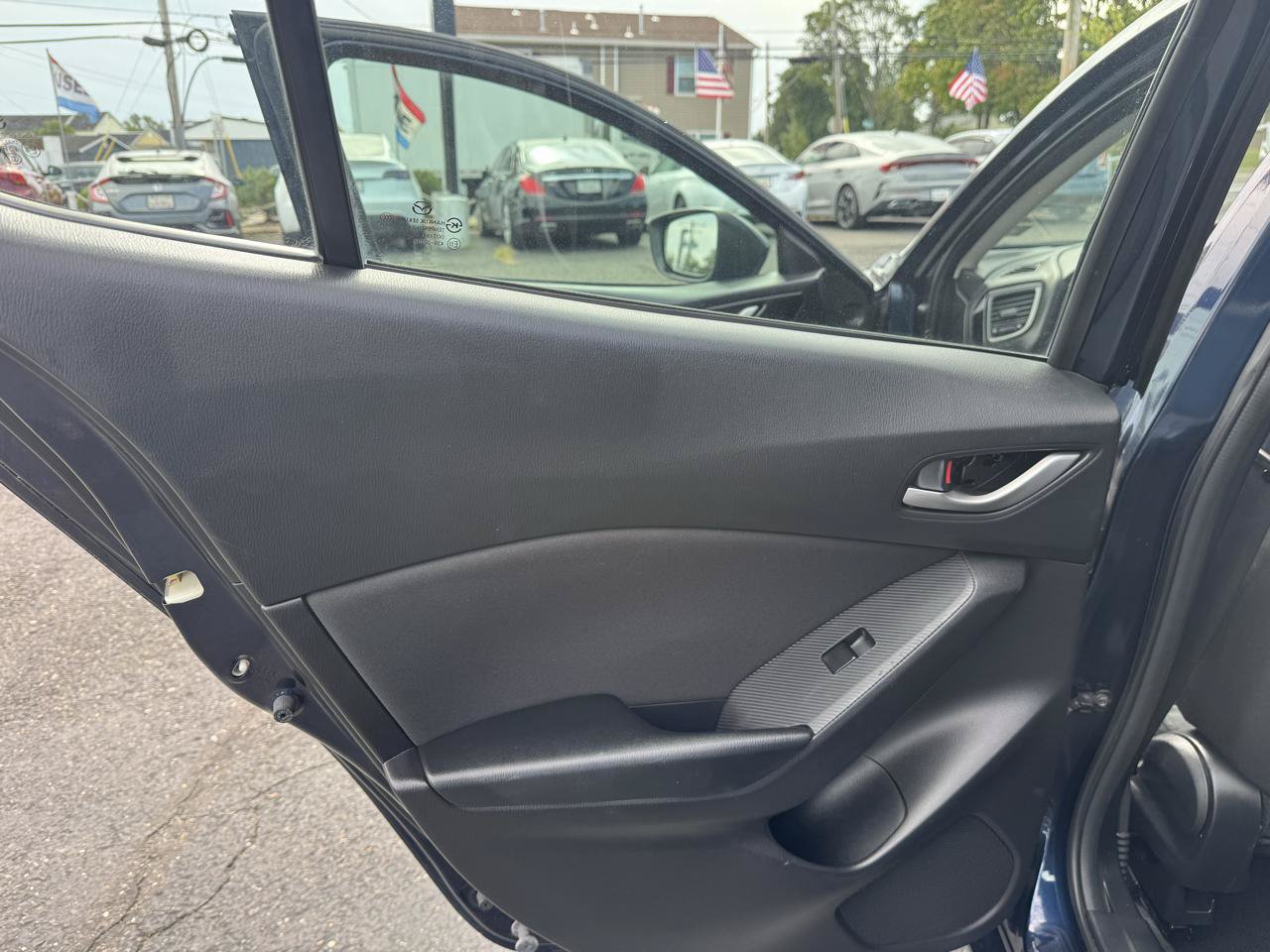 Used 2015 MAZDA MAZDA3 i Sport FWD image 12