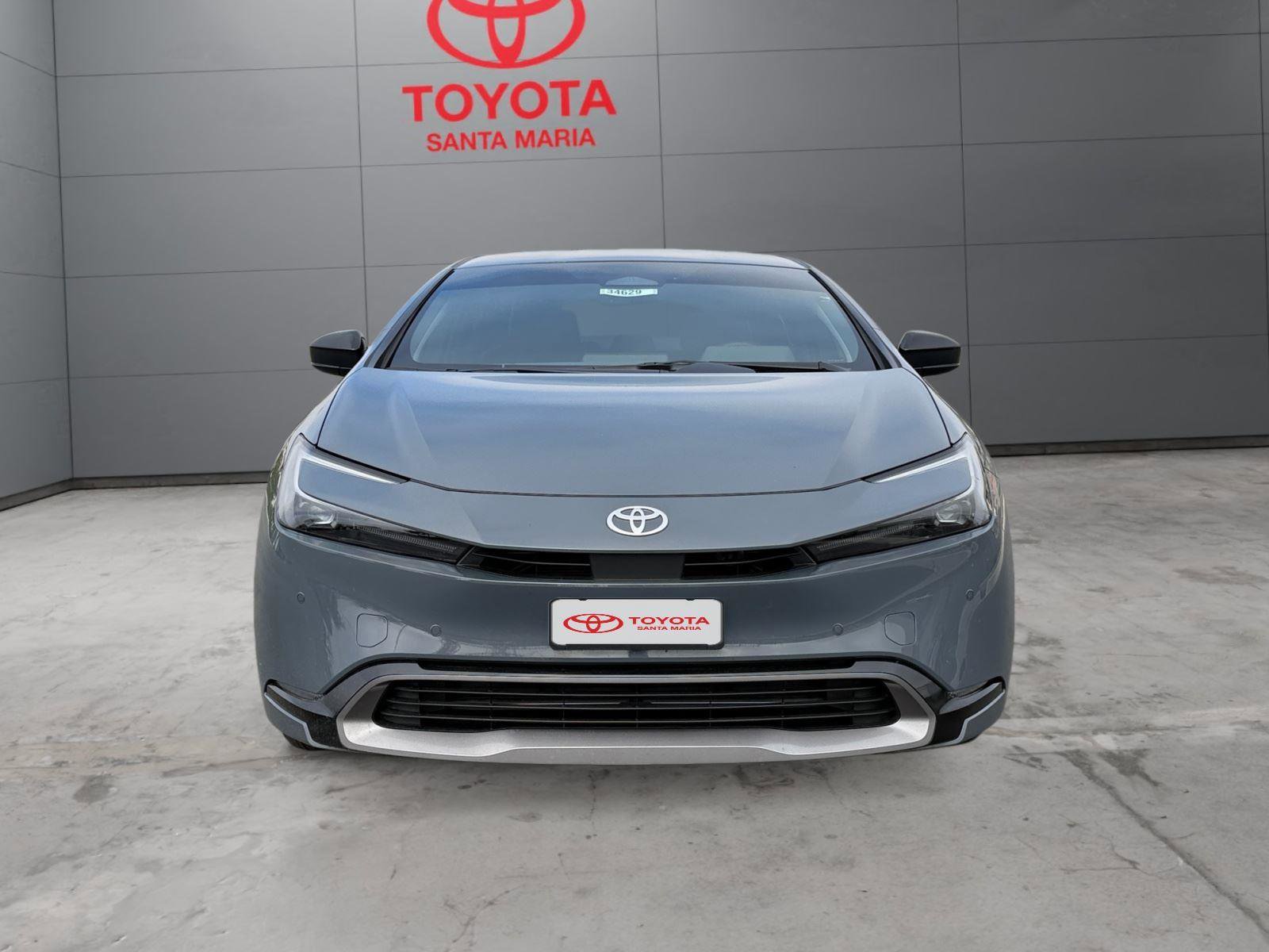 Used 2026 Toyota Prius XLE FWD image 3