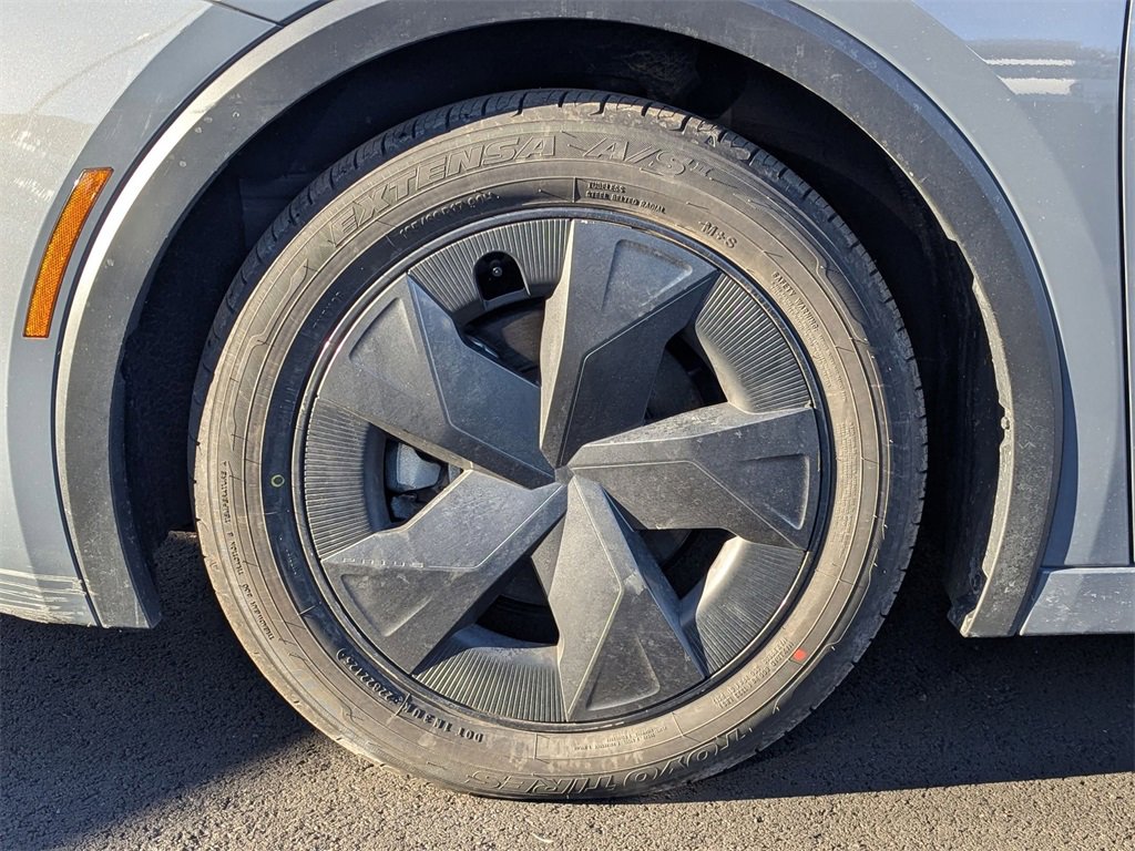 Used 2024 Toyota Prius LE image 11