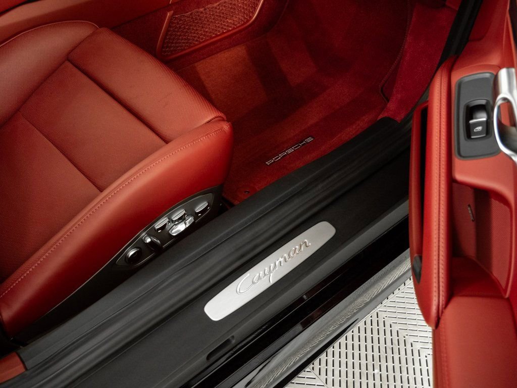 Certified 2024 Porsche 718 Cayman Style Edition image 20