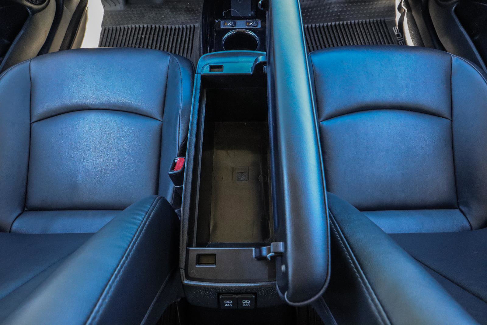 Used 2021 Toyota Prius XLE FWD image 28