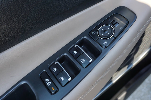 Used 2021 Hyundai Santa Fe SEL w/ Convenience + Premium Package FWD image 13