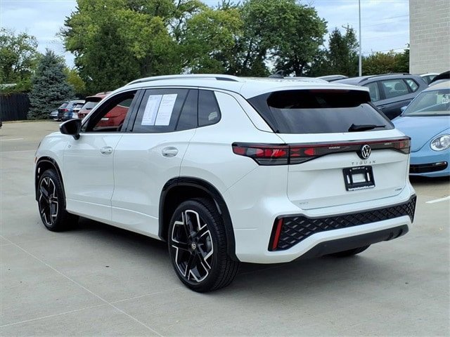 Certified 2025 Volkswagen Tiguan SEL R-Line image 4