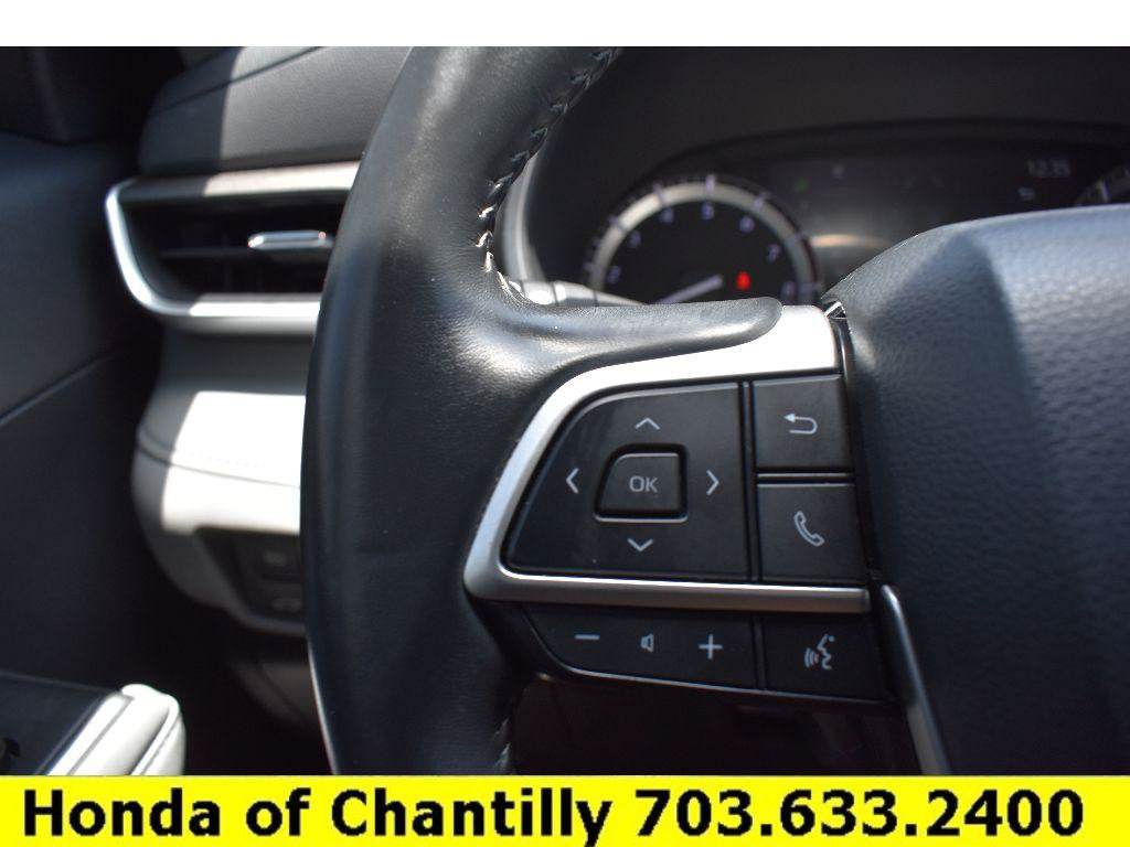 Used 2022 Toyota Highlander XLE AWD/4WD image 12