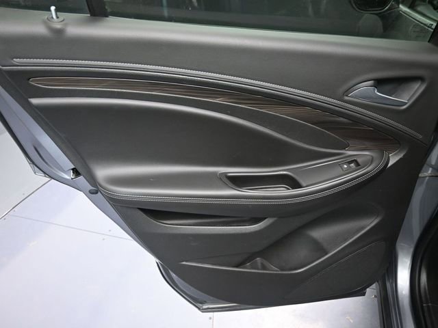 Used 2019 Buick Envision Essence image 18