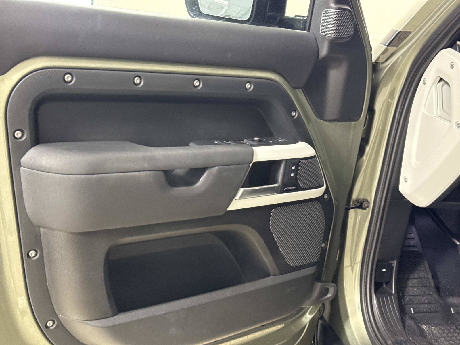 Used 2020 Land Rover Defender 110 SE AWD/4WD image 15