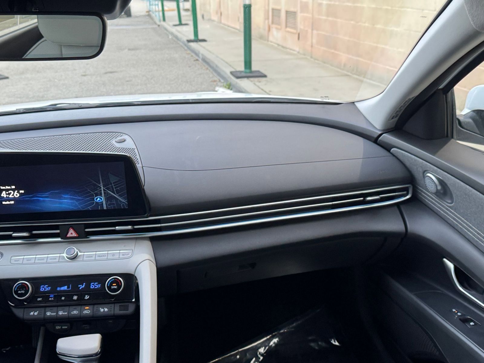 Used 2025 Hyundai Elantra Limited image 37