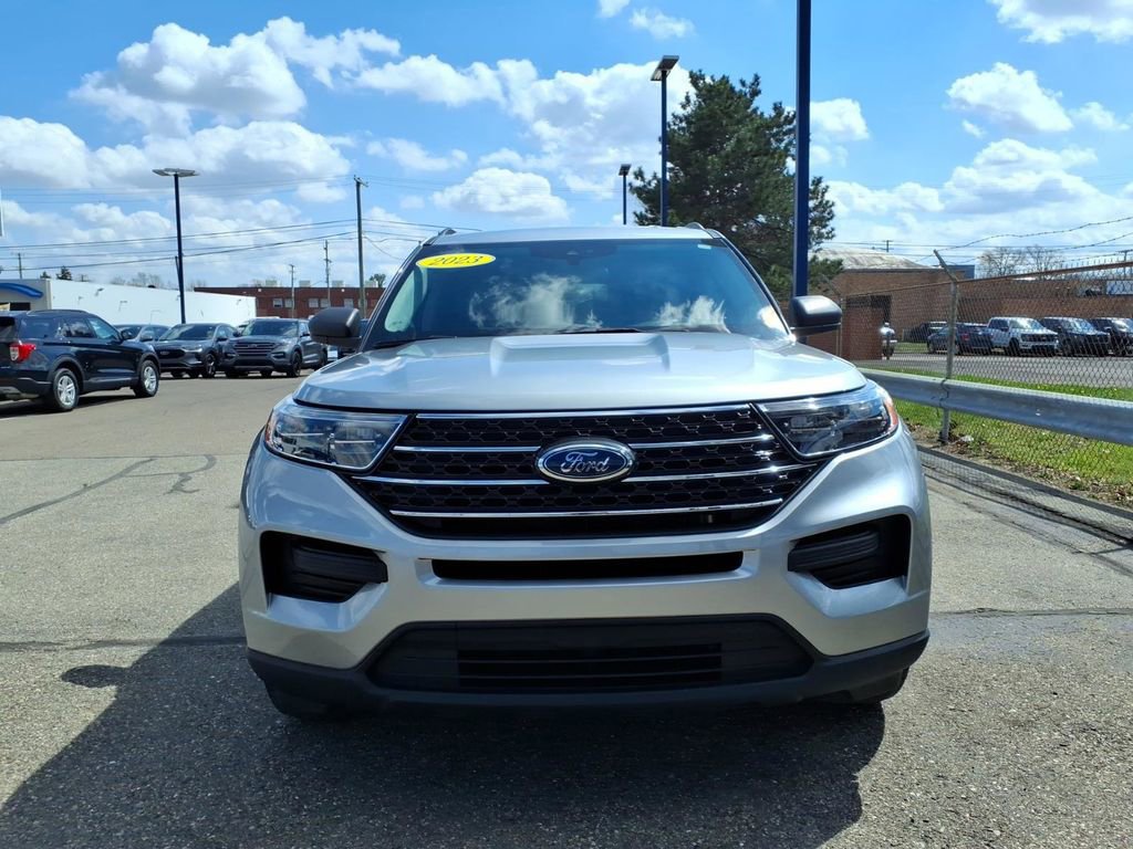 Certified 2023 Ford Explorer XLT AWD/4WD image 3