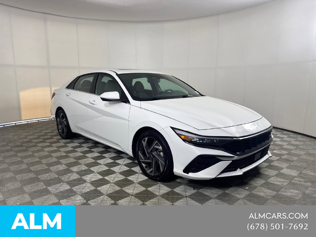 Used 2025 Hyundai Elantra SEL FWD image 3