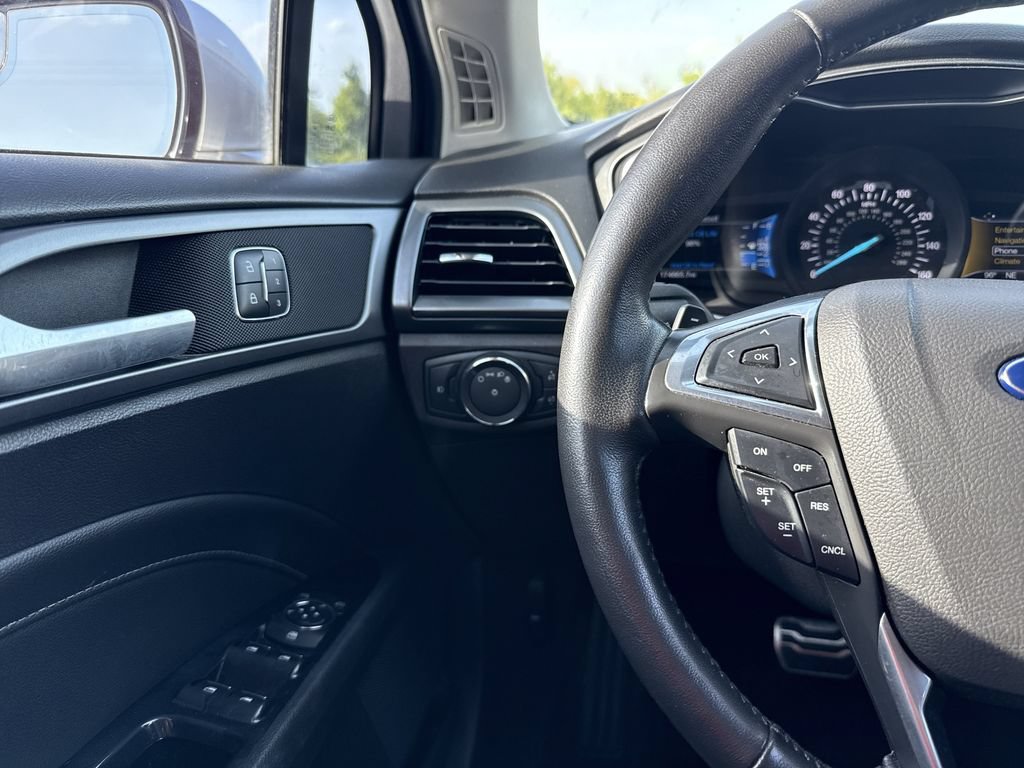 Used 2016 Ford Fusion Titanium FWD image 18