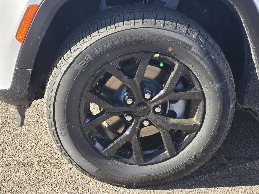 New 2026 Jeep Grand Cherokee Laredo image 6