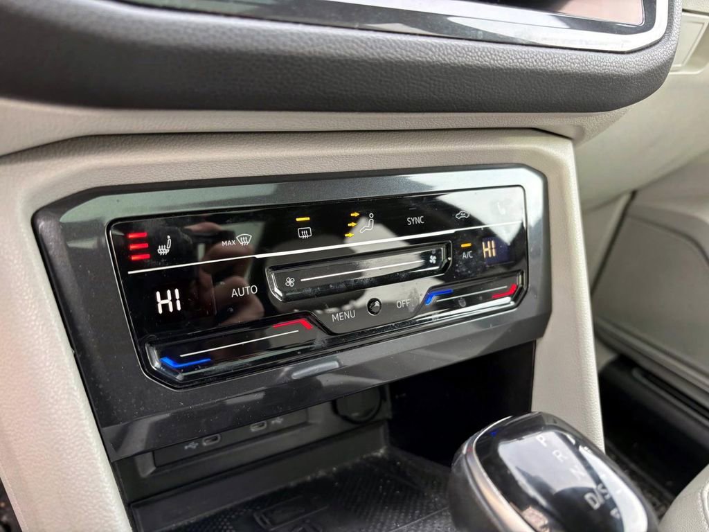 Used 2022 Volkswagen Tiguan SE R-Line image 21