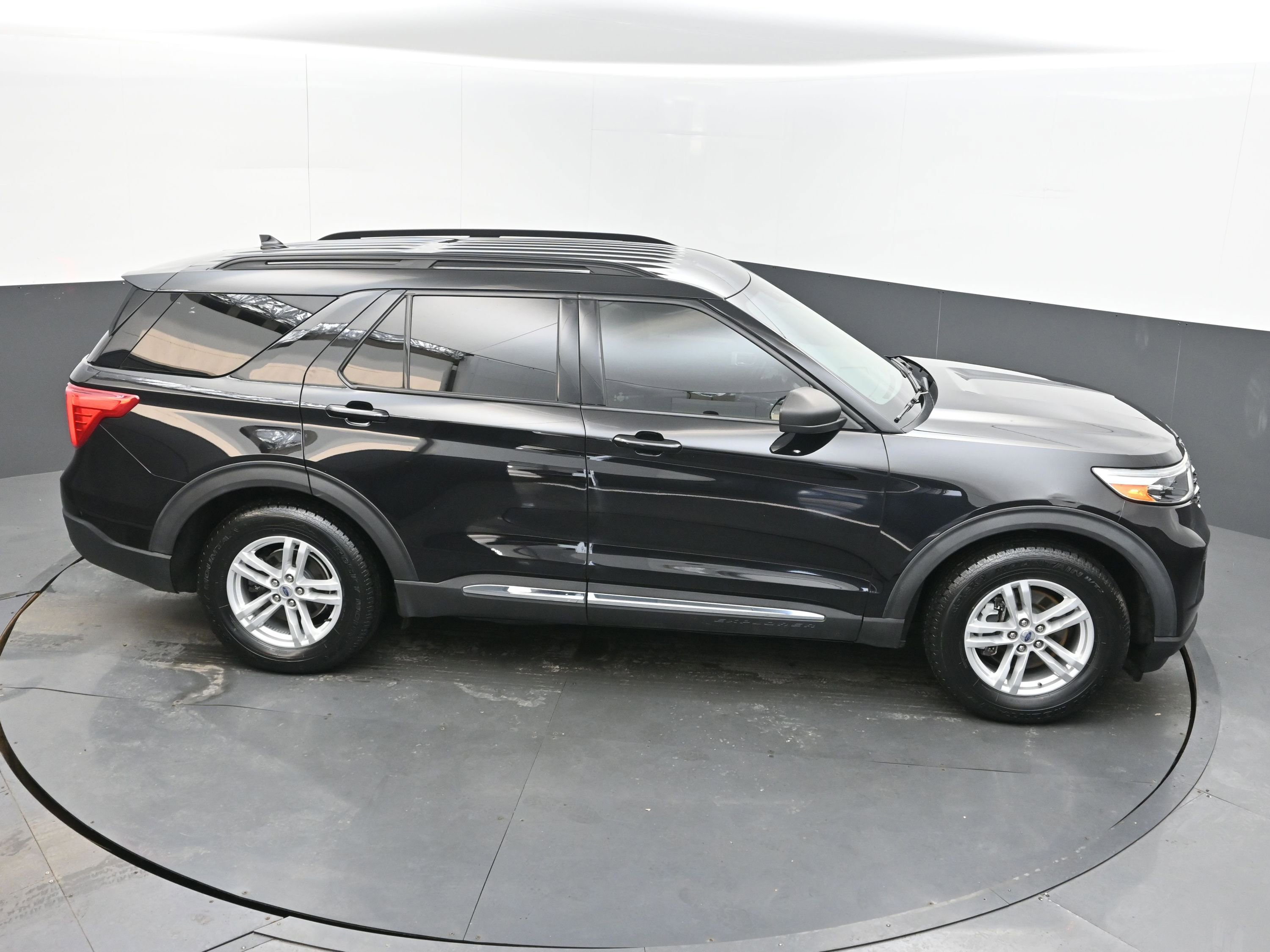 Used 2020 Ford Explorer XLT w/ Class III Trailer Tow Package image 40