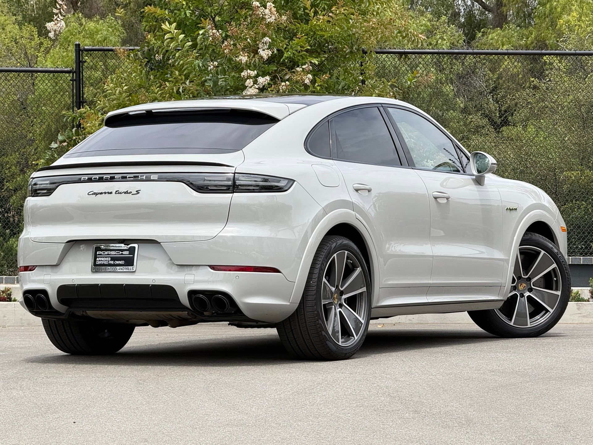 Certified 2022 Porsche Cayenne Turbo S AWD/4WD image 7