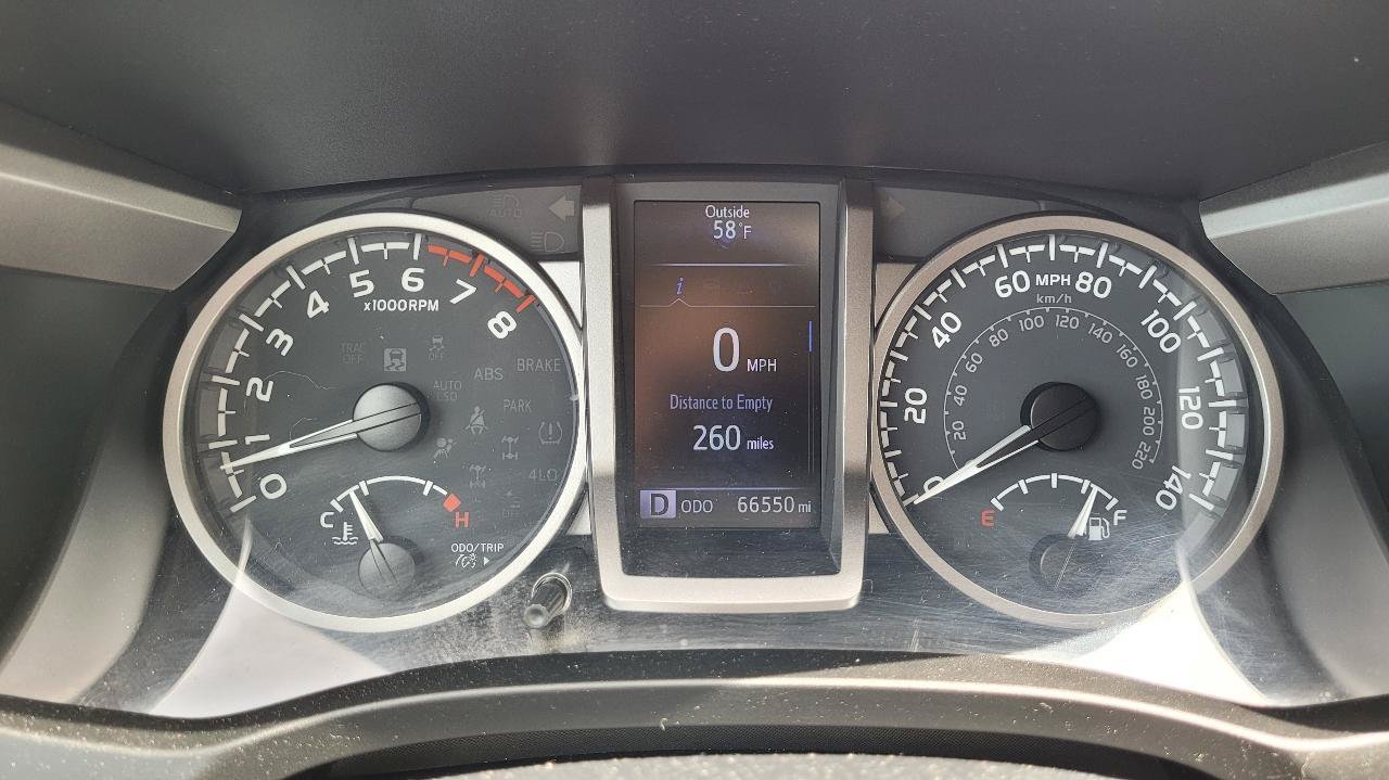 Used 2020 Toyota Tacoma SR5 AWD/4WD image 30