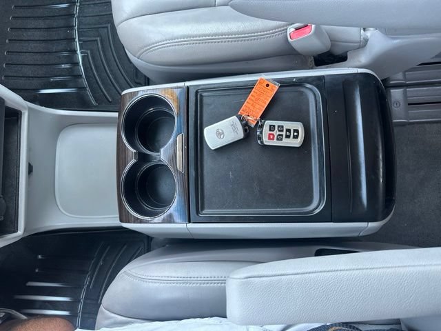 Used 2015 Toyota Sienna XLE w/ XLE Navigation Package FWD image 24