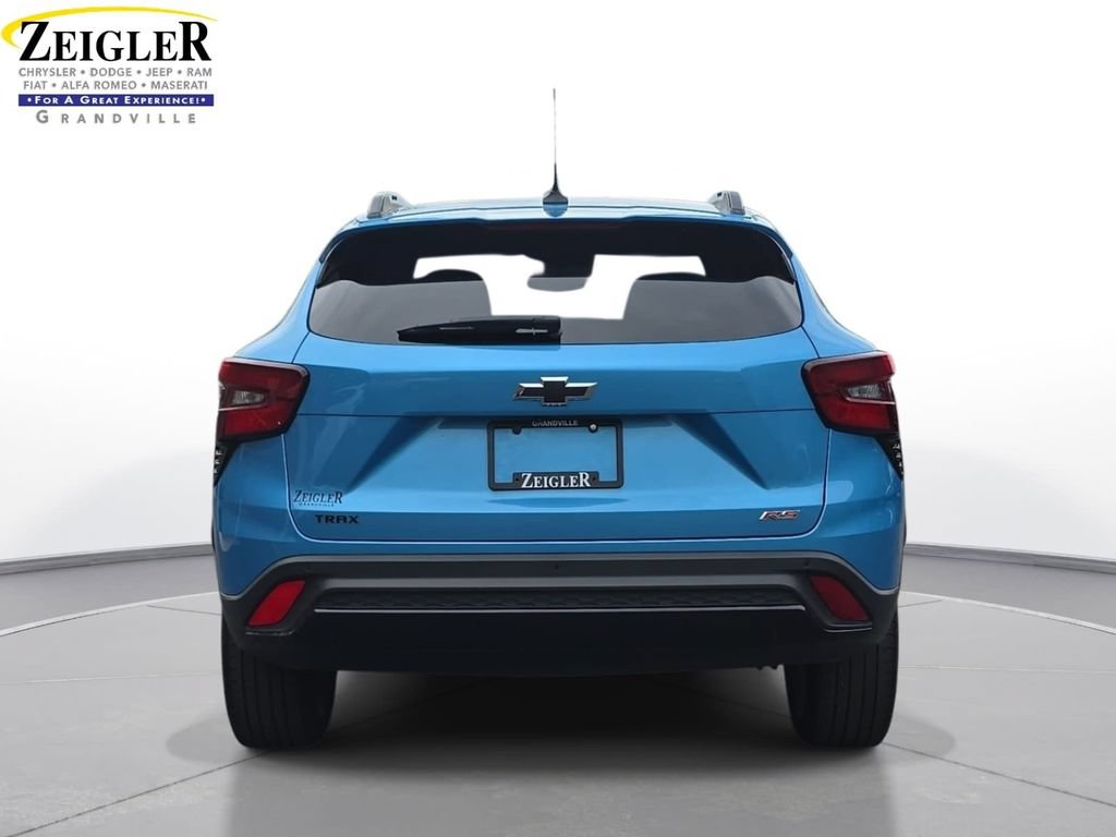 Used 2025 Chevrolet Trax RS w/ Driver Confidence Package FWD image 6