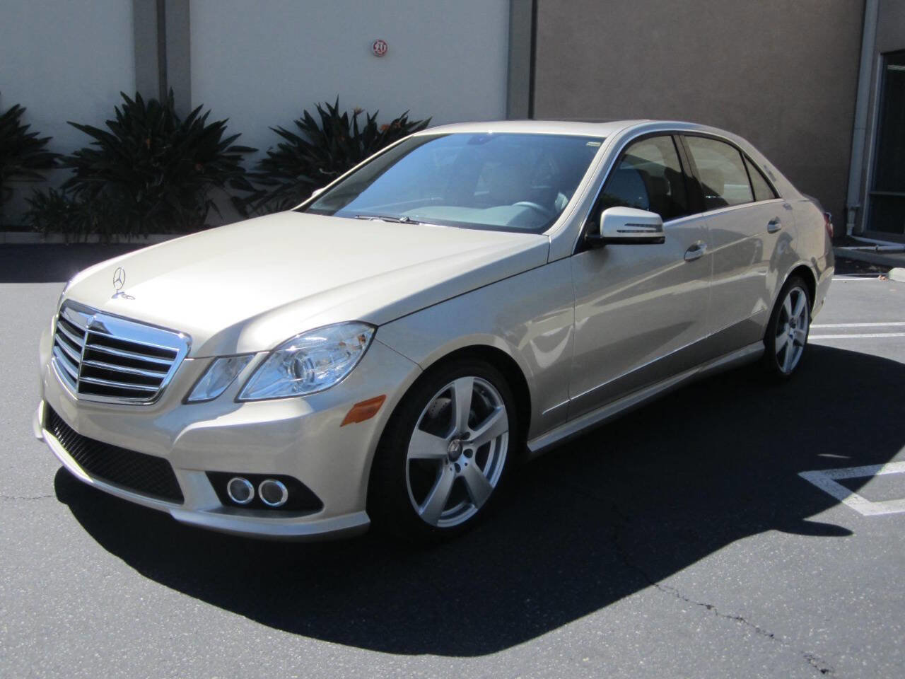 Used 2010 Mercedes-Benz E 350 E 350 Sport 4dr Sedan image 6