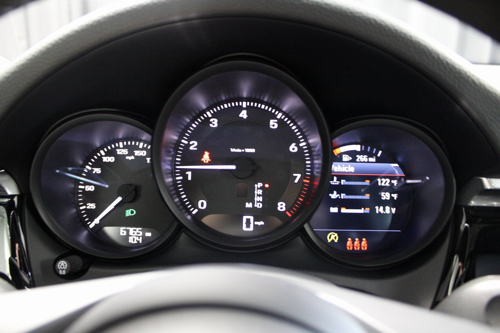 Certified 2025 Porsche Macan AWD/4WD image 29