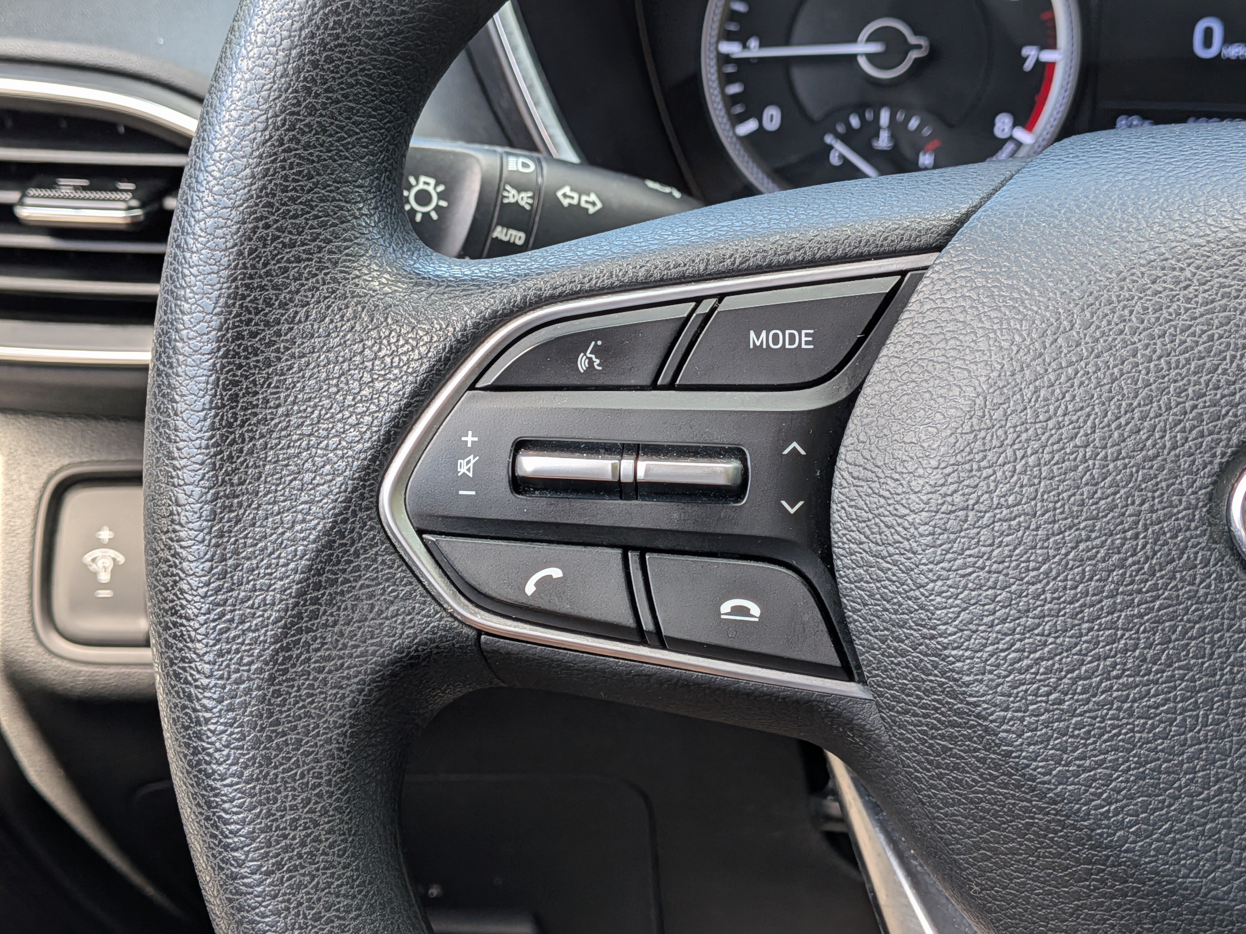 Used 2019 Hyundai Santa Fe SE AWD/4WD image 25
