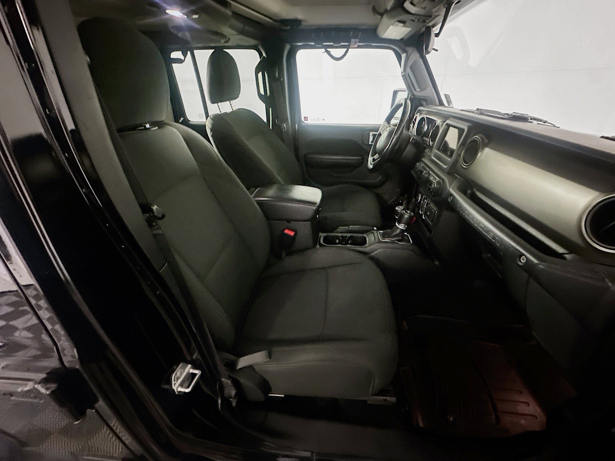 Used 2018 Jeep Wrangler Unlimited Sport S image 29