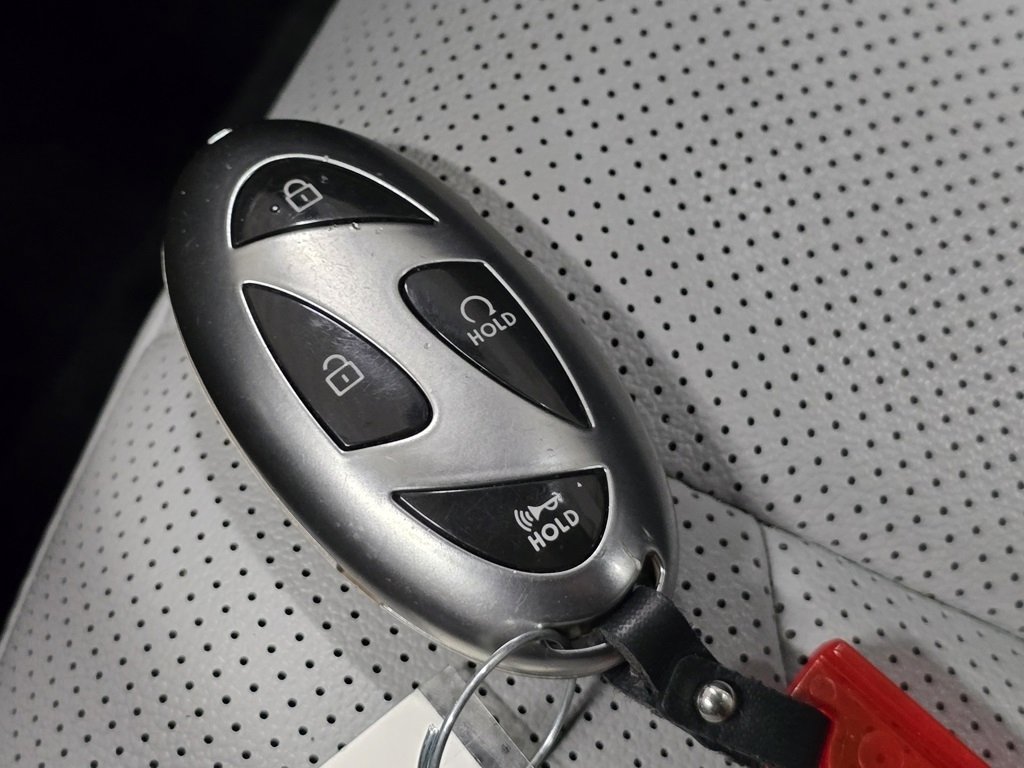 Used 2024 Hyundai Elantra Limited image 34