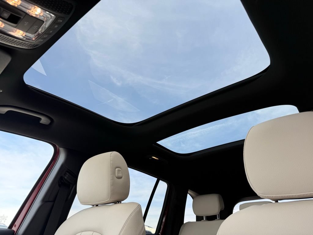 New 2026 Mercedes-Benz GLB 250 image 2