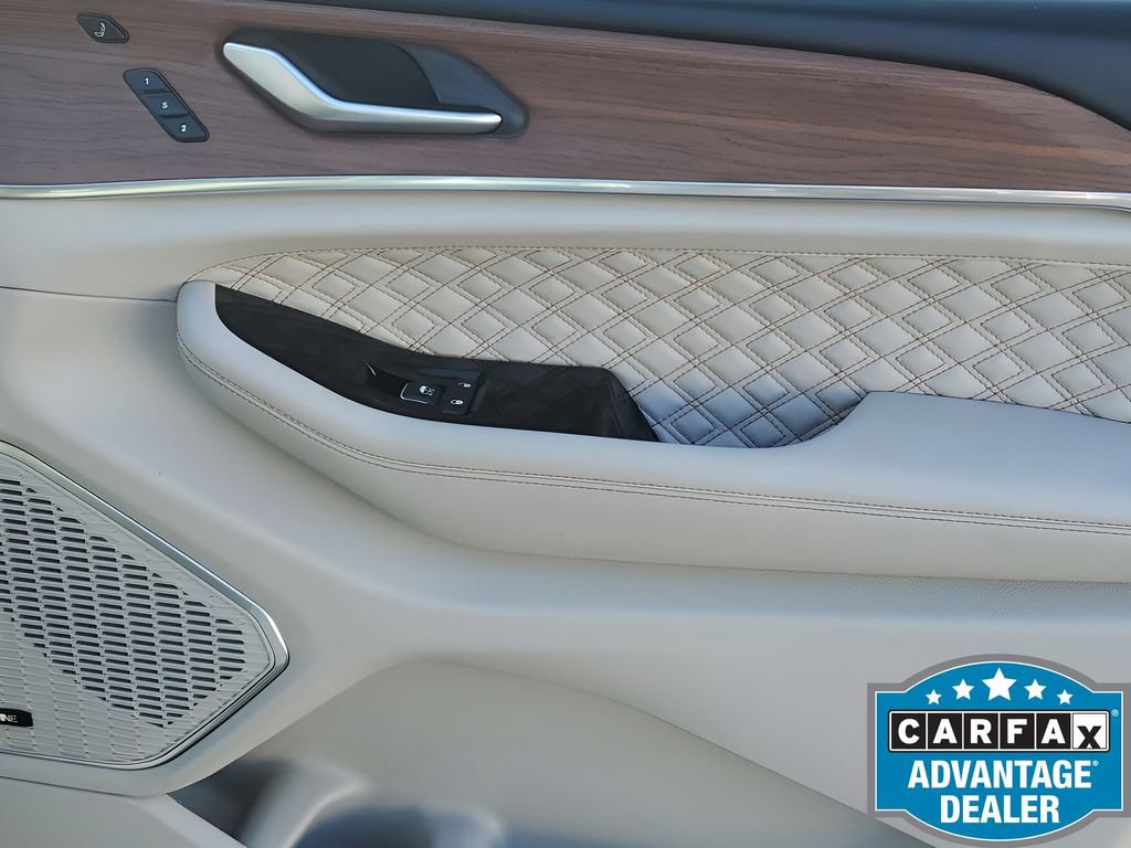 Used 2023 Jeep Grand Cherokee L Summit w/ Luxury Tech Group V image 49