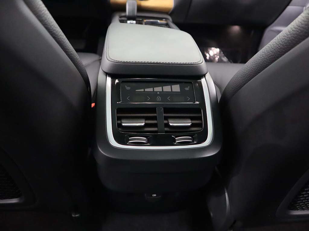 Used 2025 Volvo XC90 B6 Plus w/ Protection Package Premier AWD/4WD image 56