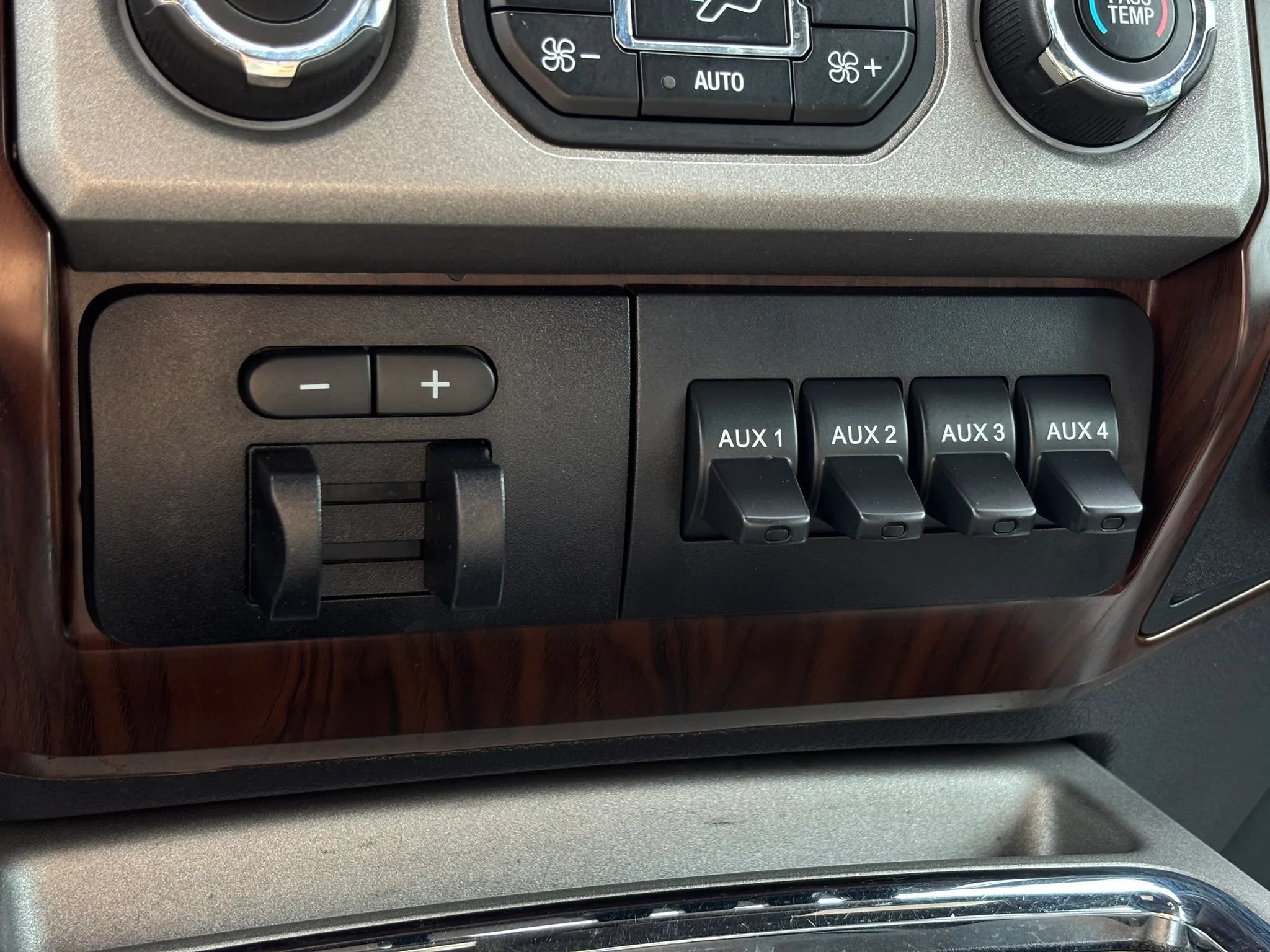 Used 2015 Ford F250 Lariat w/ Chrome Package AWD/4WD image 46