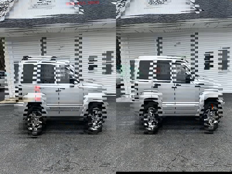 Used 2008 Jeep Liberty Limited w/ Premium Group II image 11