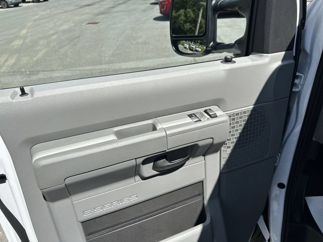 New 2027 Ford E-350 and Econoline 350 Super Duty w/ Interior Upgrade Package RWD image 17