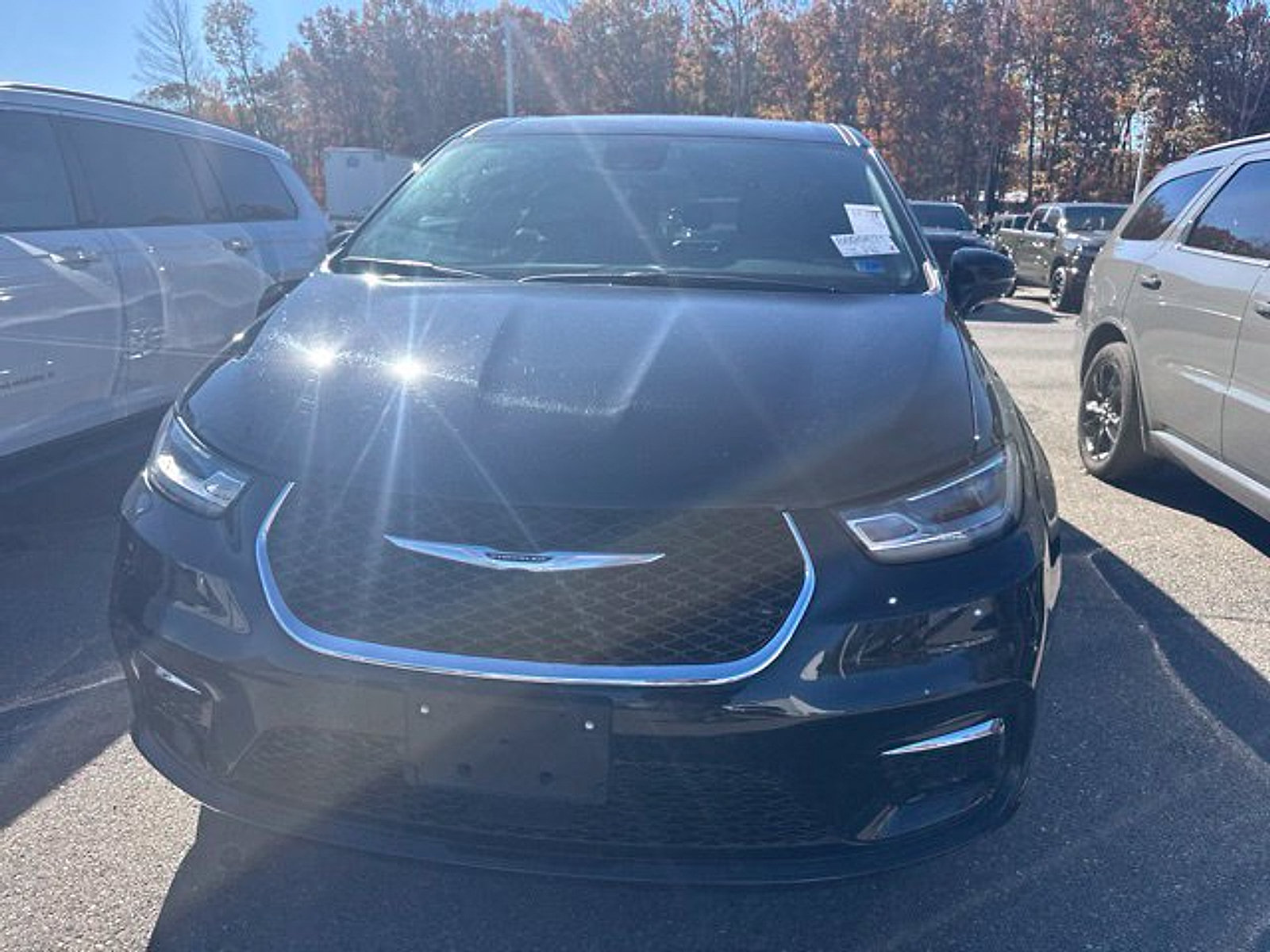 Used 2026 Chrysler Pacifica Select FWD image 4