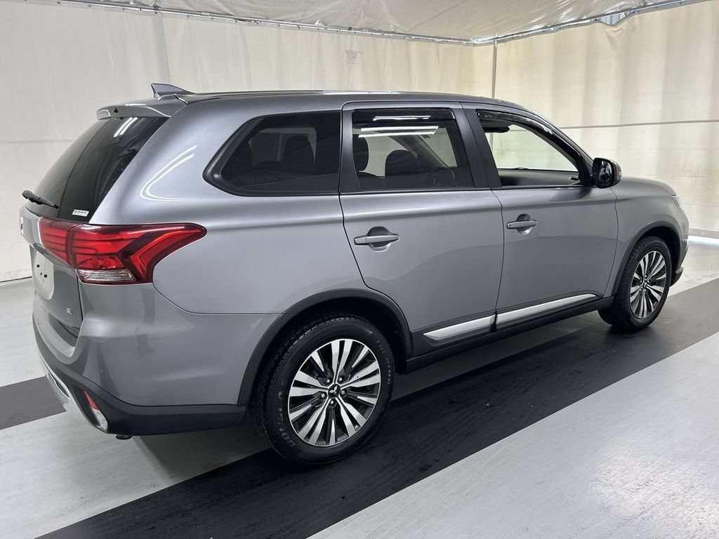 Used 2020 Mitsubishi Outlander SE AWD/4WD image 2