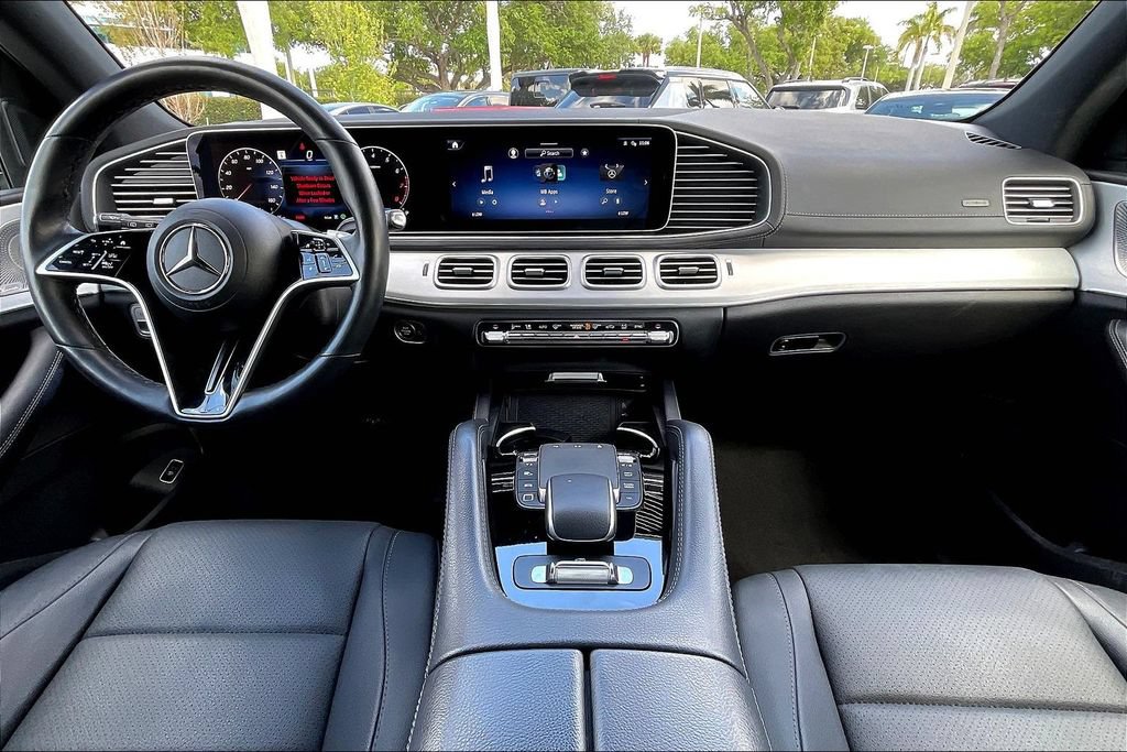 Used 2025 Mercedes-Benz GLS 450 4MATIC image 6