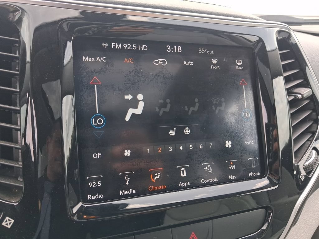 Used 2019 Jeep Cherokee Limited AWD/4WD image 13