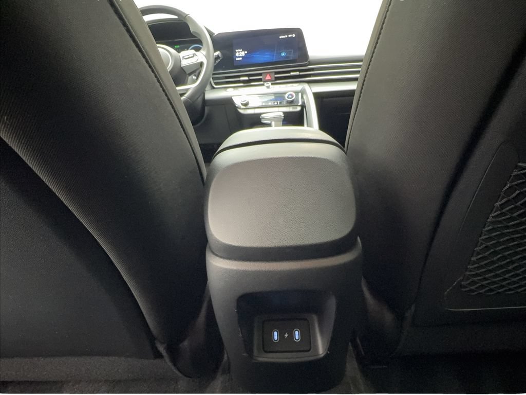 Used 2025 Hyundai Elantra SEL FWD image 39