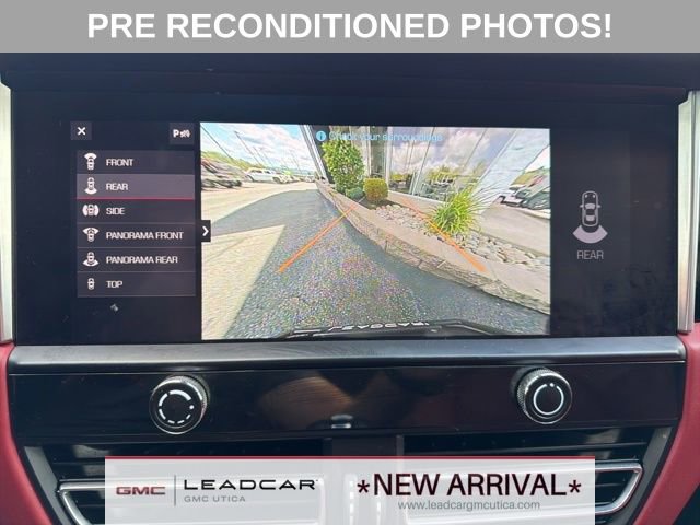 Used 2023 Porsche Macan Turbo AWD/4WD image 38