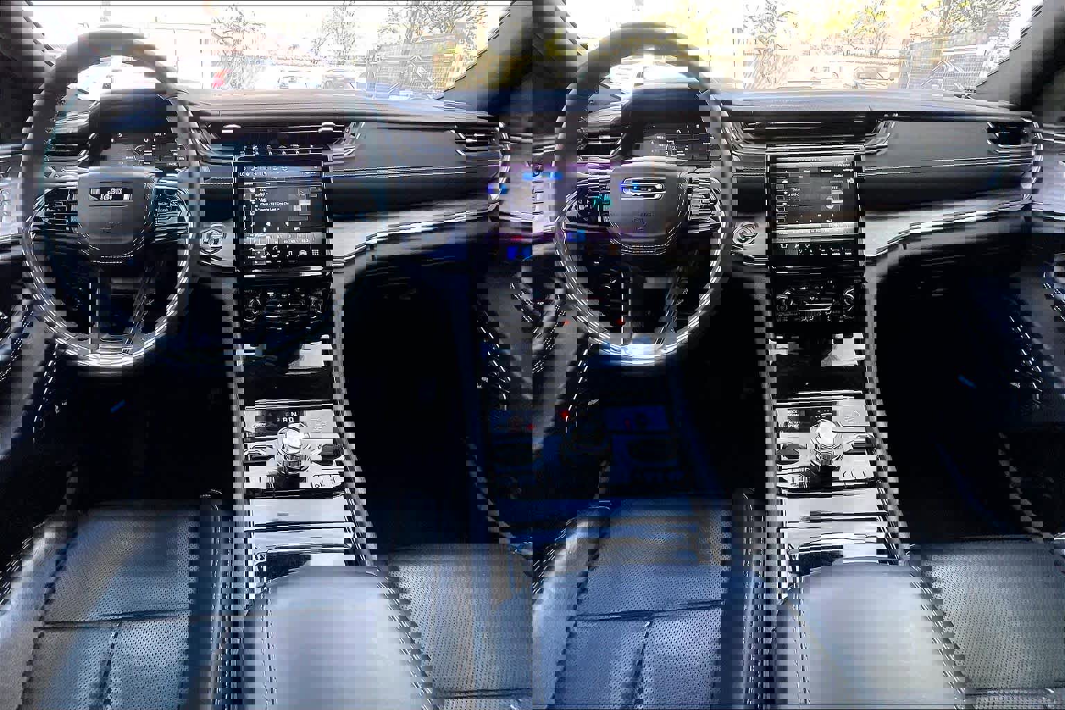 Used 2022 Jeep Grand Cherokee Overland w/ Luxury Tech Group IV image 15