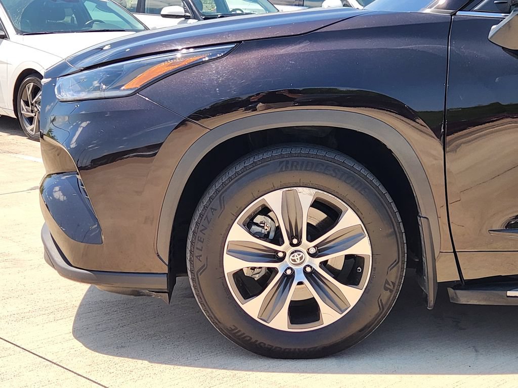 Used 2021 Toyota Highlander XLE FWD image 9