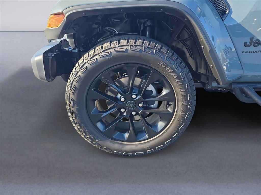 Used 2025 Jeep Gladiator Sport image 9