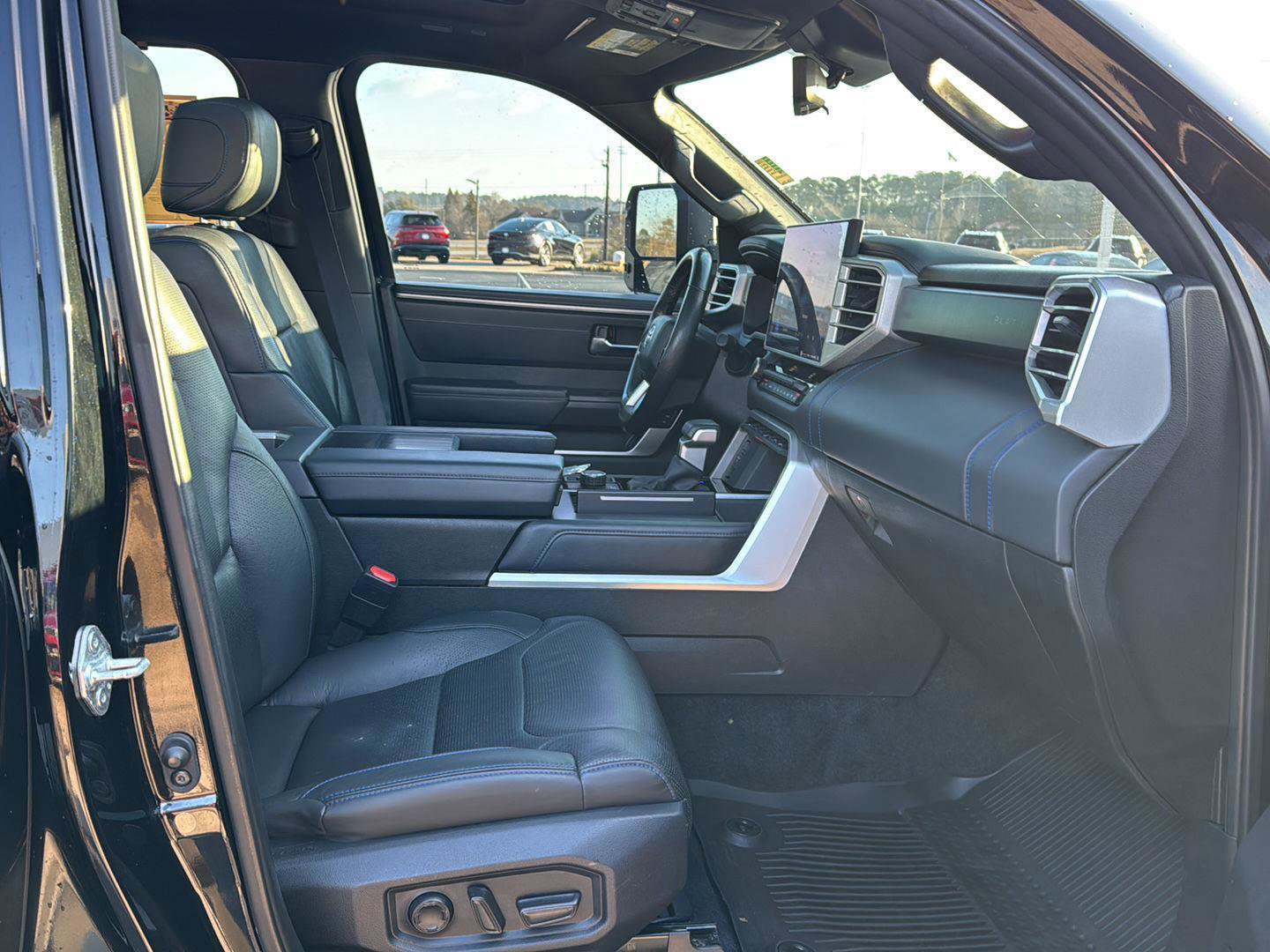 Used 2022 Toyota Tundra Platinum w/ Advanced Package AWD/4WD image 12