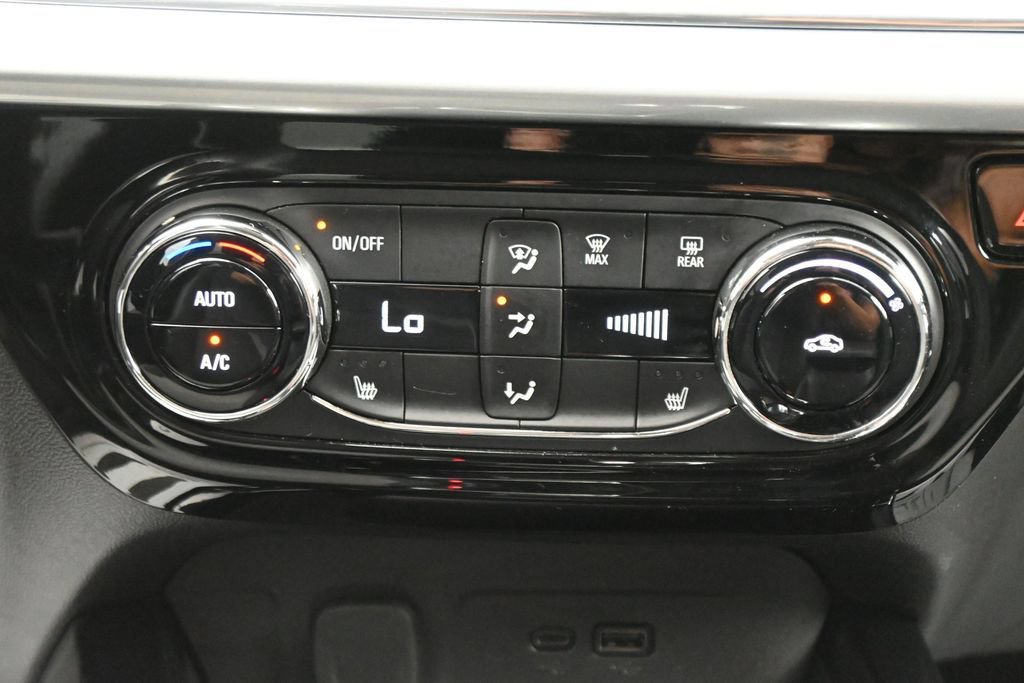 Used 2025 Chevrolet Trax LT w/ Driver Confidence Package FWD image 18