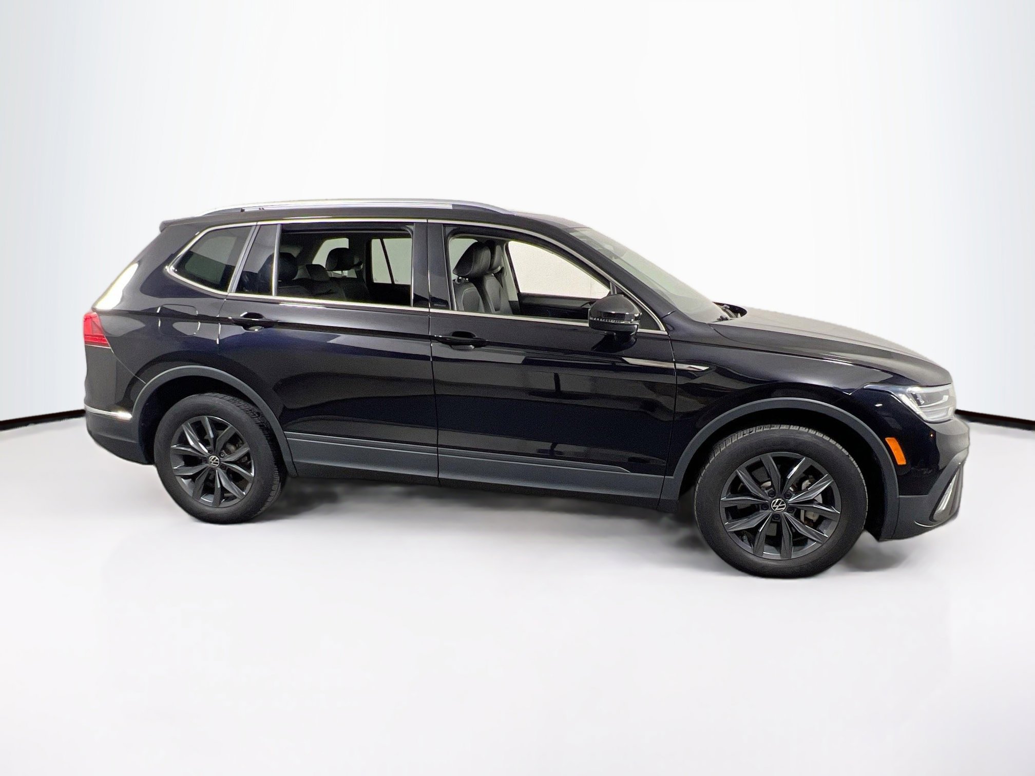 Used 2022 Volkswagen Tiguan SE AWD/4WD image 4