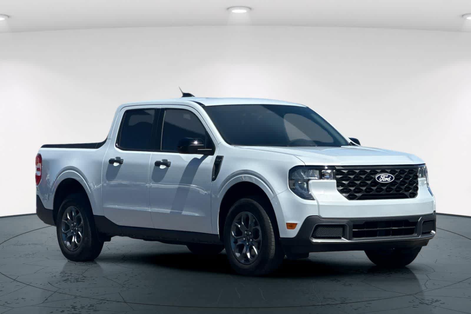 Used 2025 Ford Maverick XLT w/ Equipment Group 301A AWD/4WD image 5